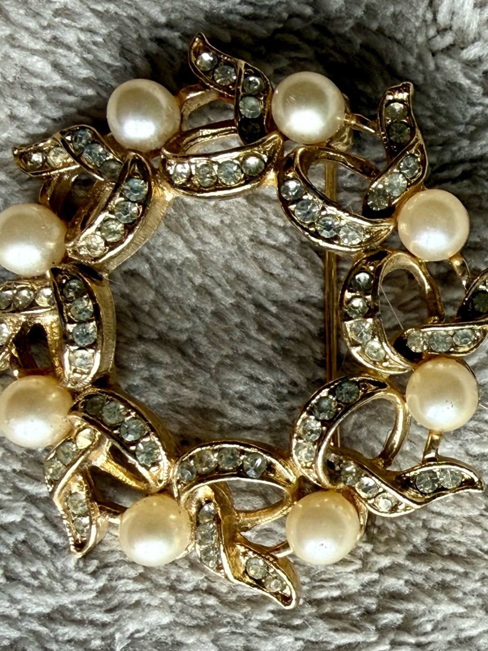 Vintage Gold Tone with Faux Pearl Brooch/Pin